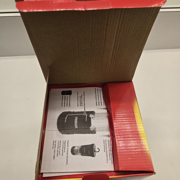 NWOT Eveready Box Of 4 LED Camping Lanterns - Picture 4 of 12